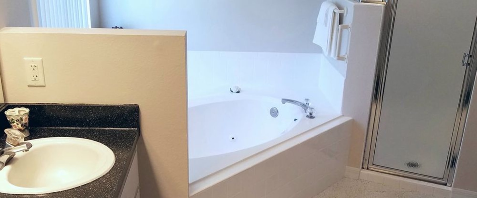 Perfecting Your New Manufactured Home: Choosing The Right Bathtub Refinishing Contractor In Orlando